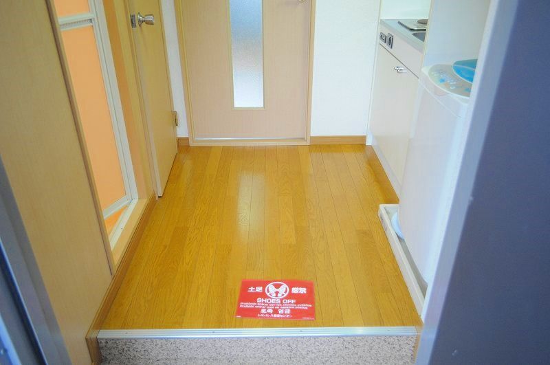 レオパレスＵＺＡＷＡ 玄関