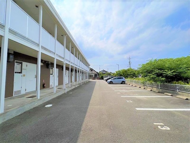 レオパレスアフロディーテ 駐車場