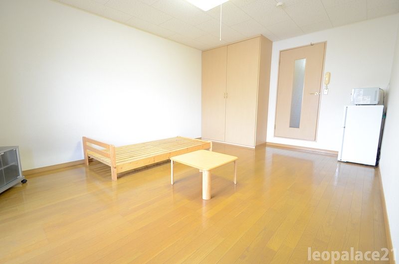 レオパレス江津 居間