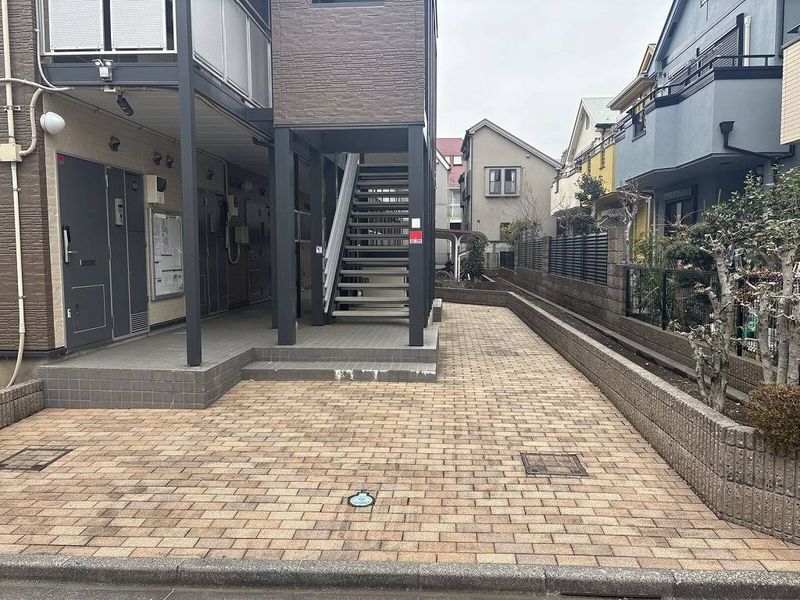 レオパレスカメリア エントランス