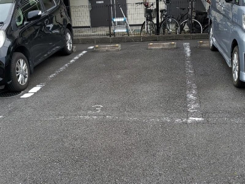レオパレスオリビア 駐車場