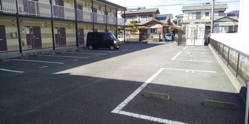 レオパレス川井 駐車場