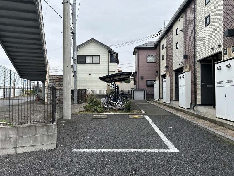 レオネクストＭＴ　西原 駐車場