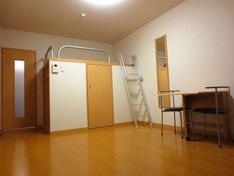 レオパレスプランタン 居間