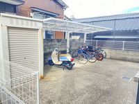 レオパレスアビテ岩見 駐車場