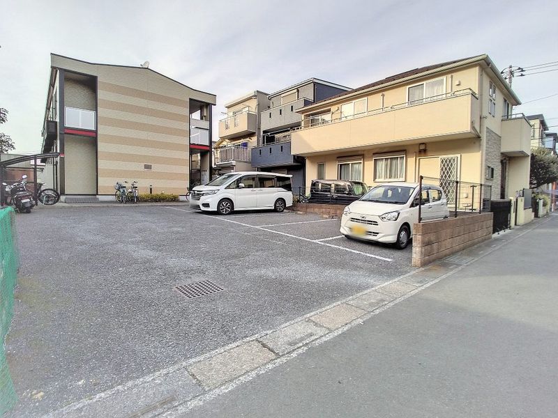 レオパレスプレミール 駐車場