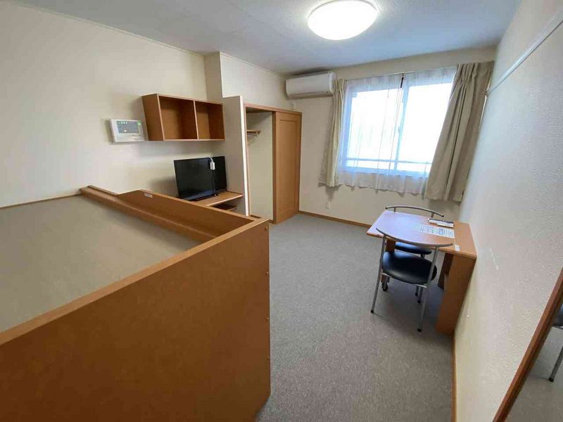 レオパレスＰｕｒｐｌｅ　Ｃｌｏｕｄｓ裕Ⅱ 居間