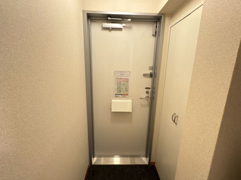 レオパレスレキア 玄関
