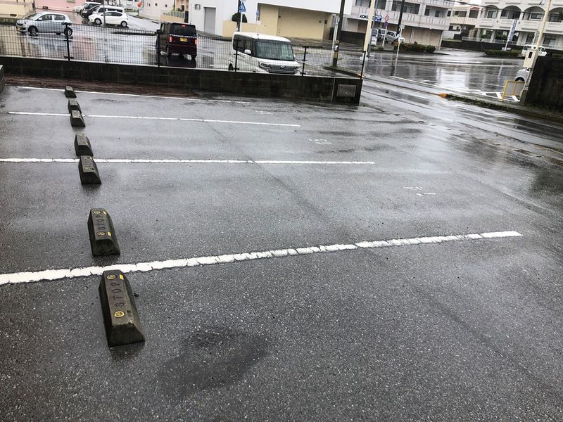 レオパレスかなさんどー 駐車場