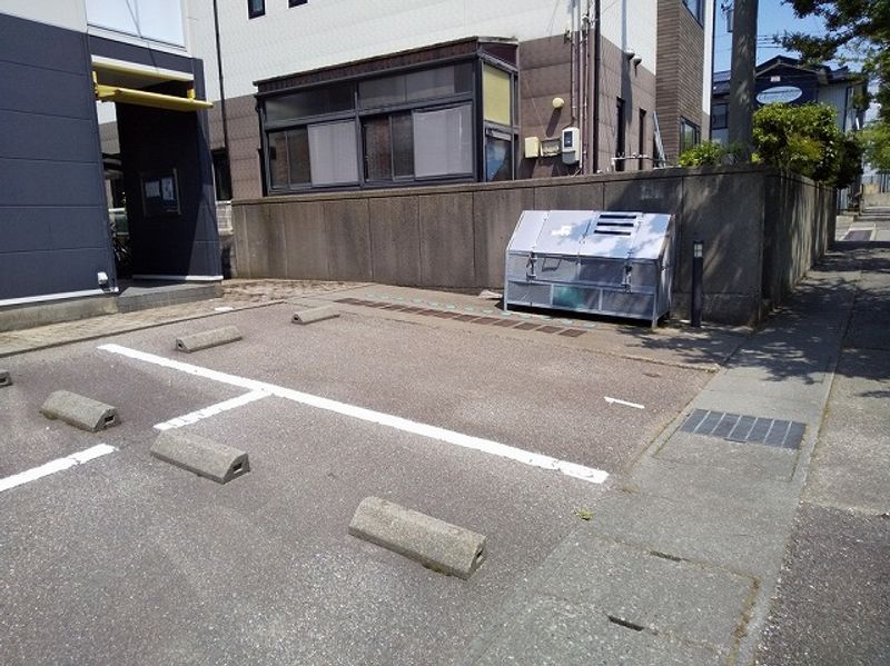 レオパレスセレブ 駐車場