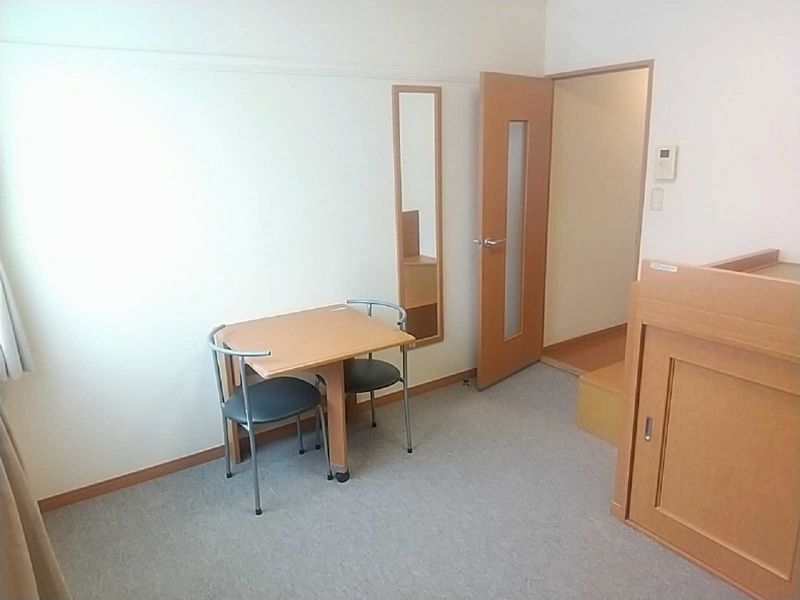 レオパレス山茶花 居間