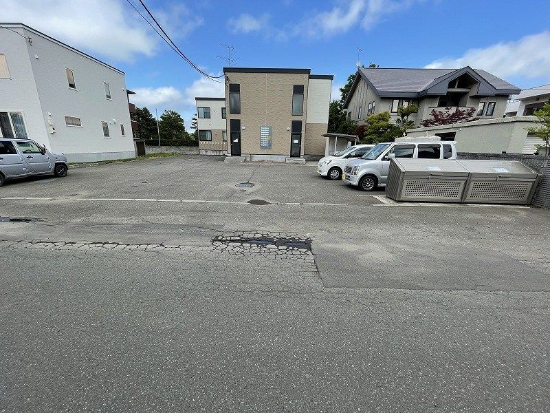 レオパレスシャルトル 駐車場