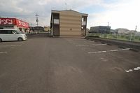 レオパレス与奈泉 駐車場