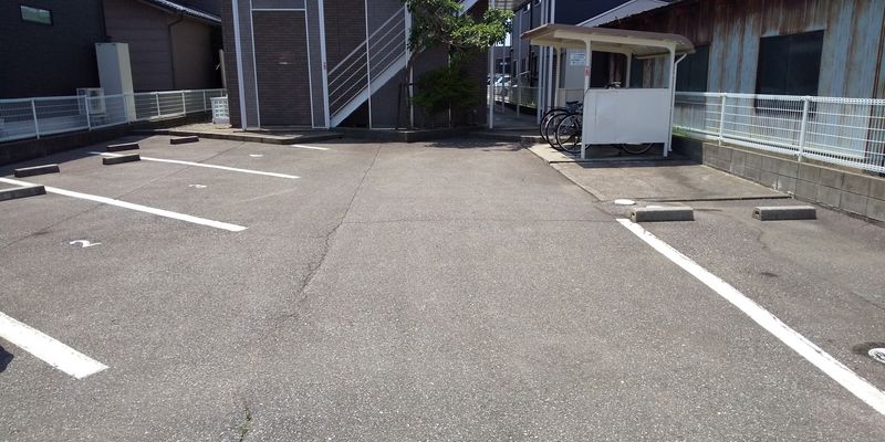 レオパレスＨＯＬＩＤＡＹ 駐車場