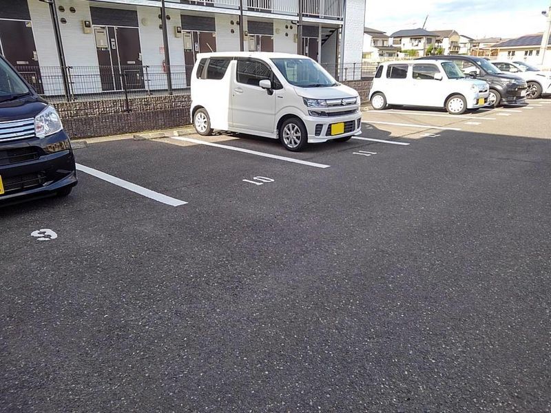 レオパレス秋桜 駐車場