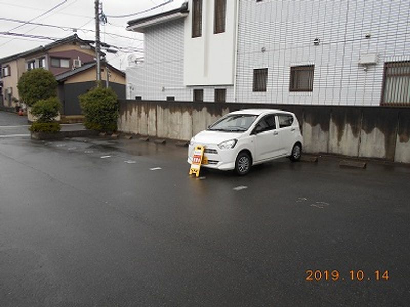 レオパレスＮＡ・ＴＳＵ・Ｉ 駐車場