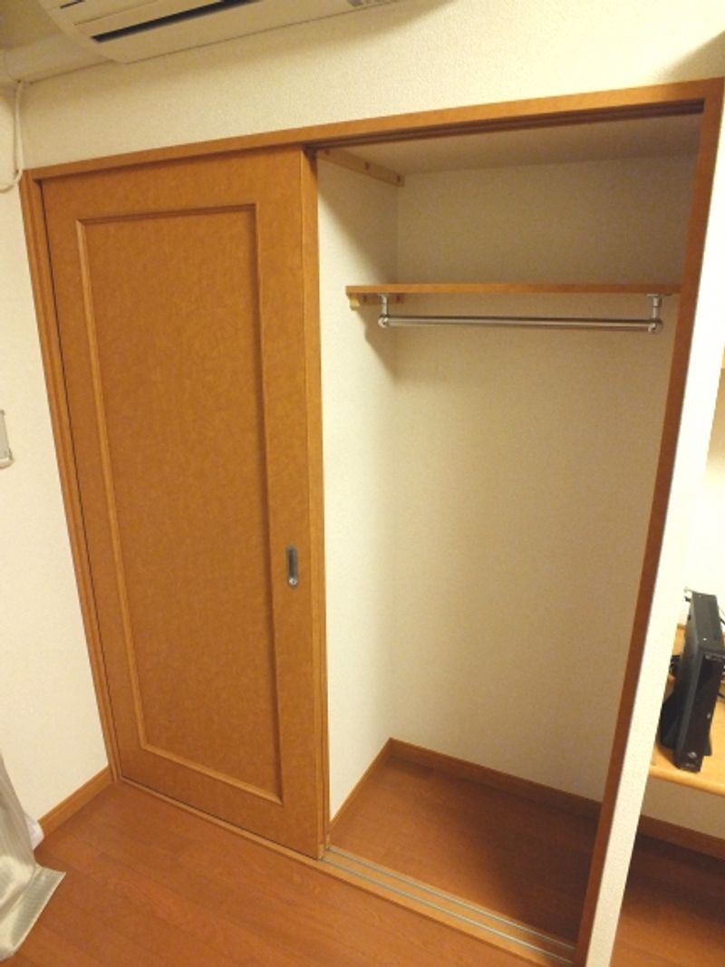 レオパレスパーチェ作新台 居間