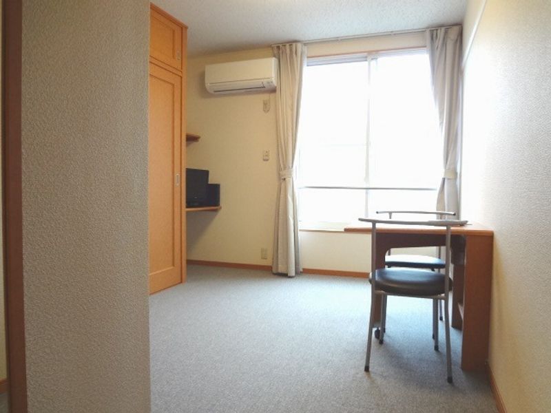 レオパレスコンフォール 居間