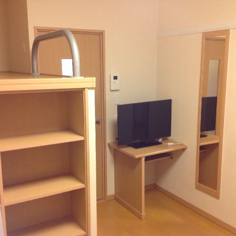 レオパレスイディアル 居間