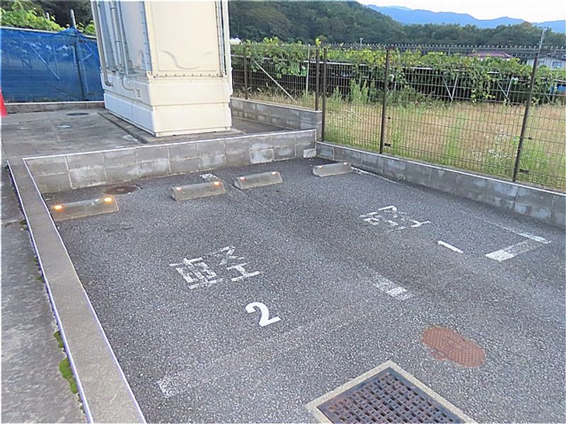 レオパレスラフォーレなかの 駐車場