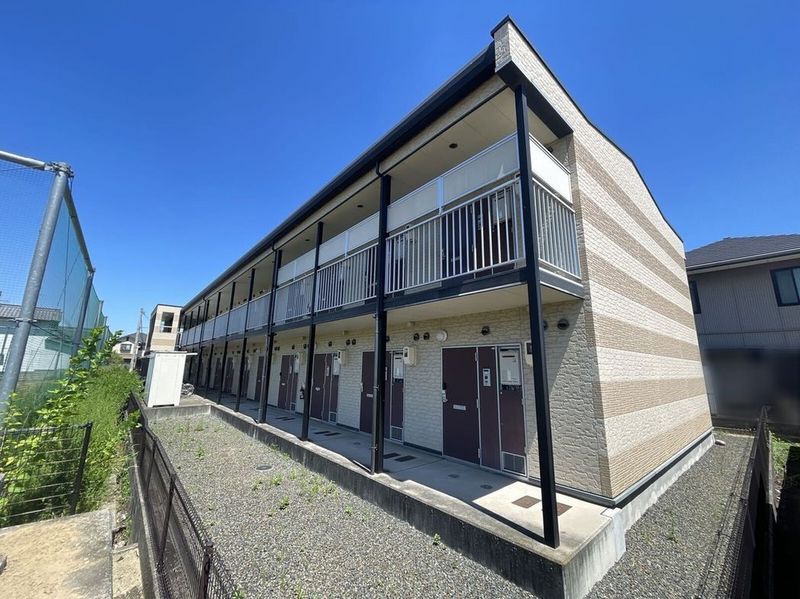 レオパレスポムール 外観