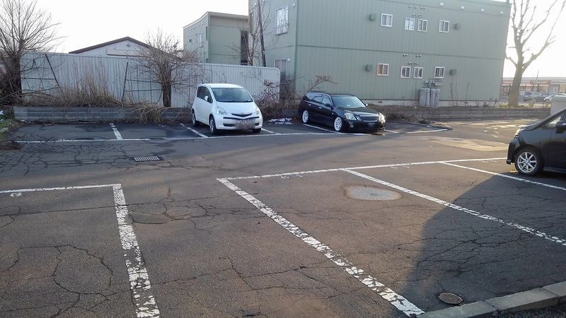 レオパレス北丘珠 駐車場