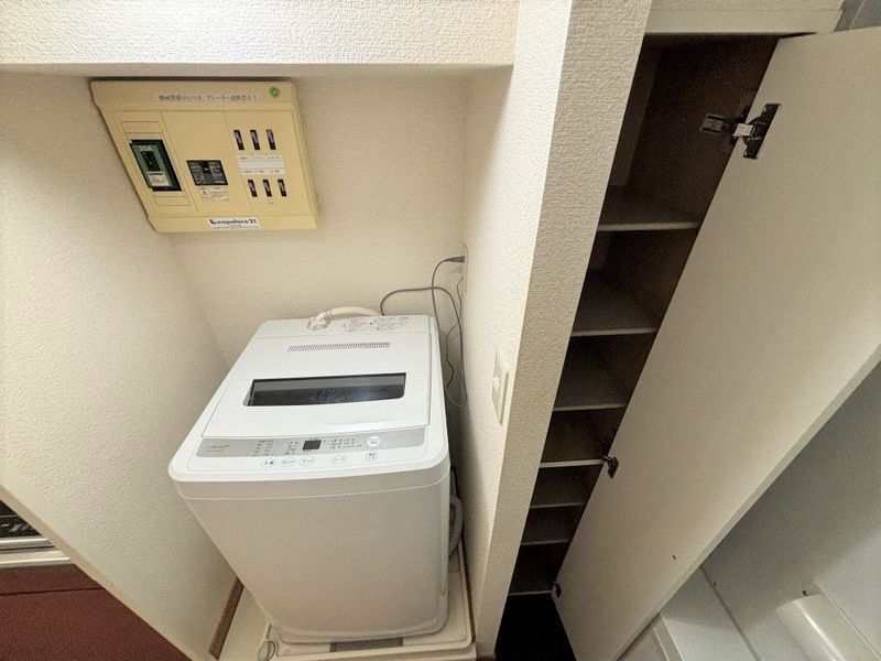 レオパレス東山荘 玄関