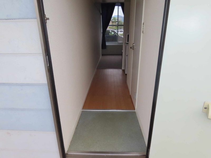 レオパレスアルシオネ 玄関