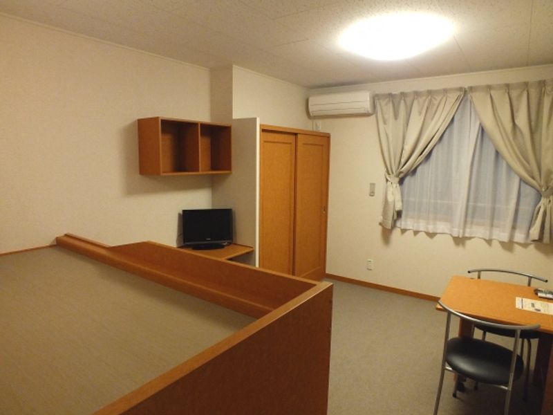 レオパレス泰夢 居間