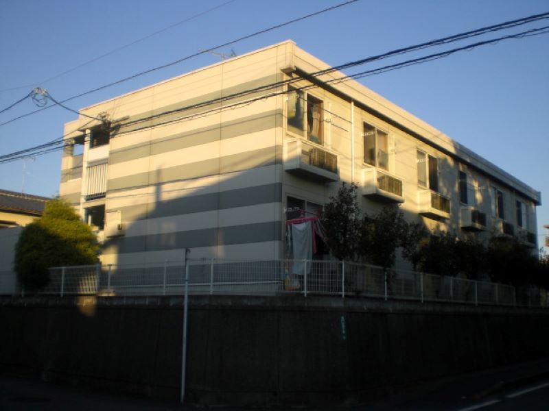 レオパレス長門石 外観