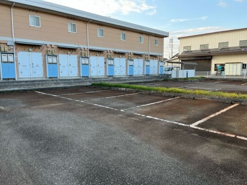 レオパレスドミール 駐車場
