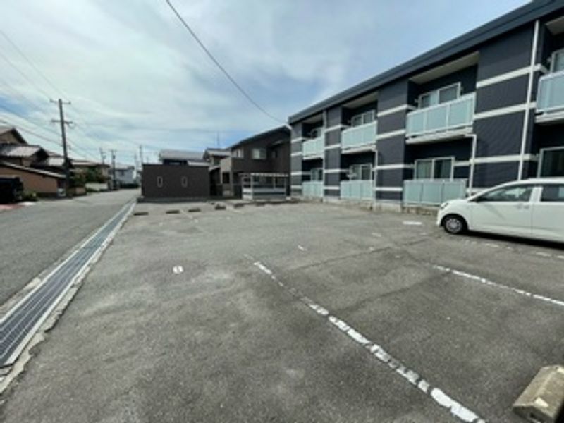 レオネクストリバティＮⅡ 駐車場