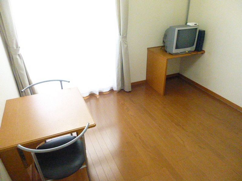 レオパレスコリーヌ 居間