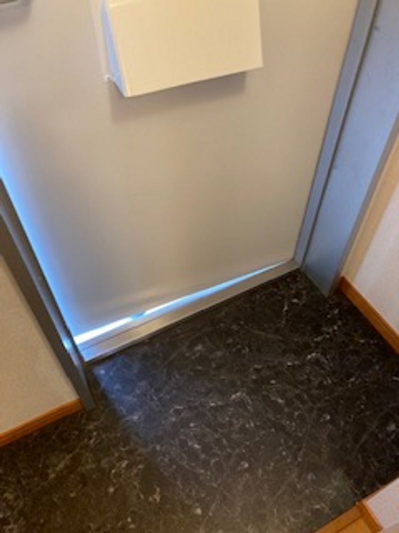 レオパレス東荘園 玄関