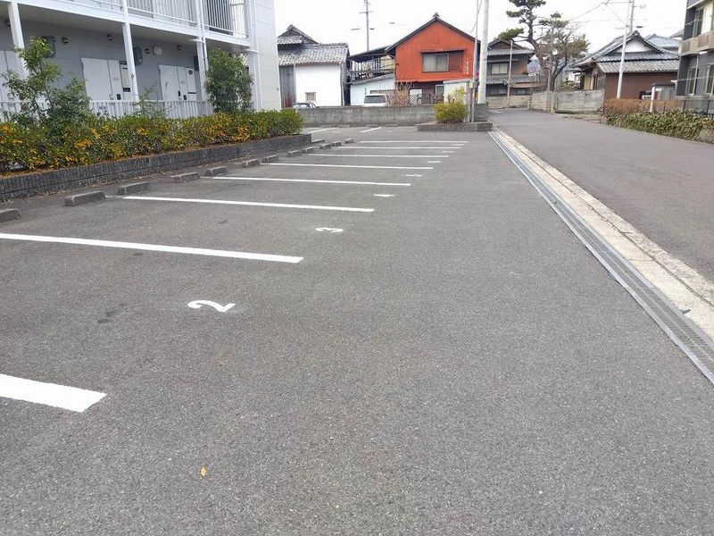 レオパレスＧｒｏｏｖｅｒ 駐車場
