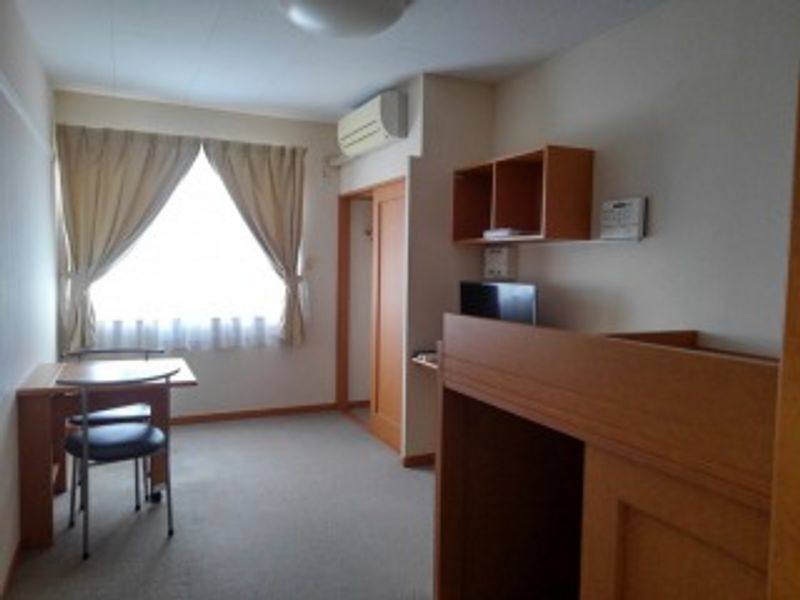 レオパレス瑞光 居間