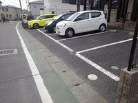 レオパレスグレイス 駐車場