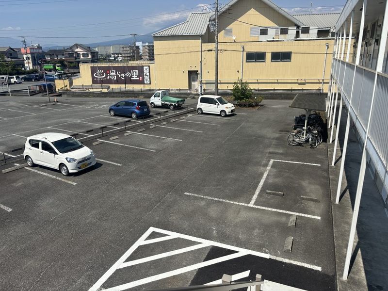 レオパレスＦＯＲＴＬＥＥ 駐車場