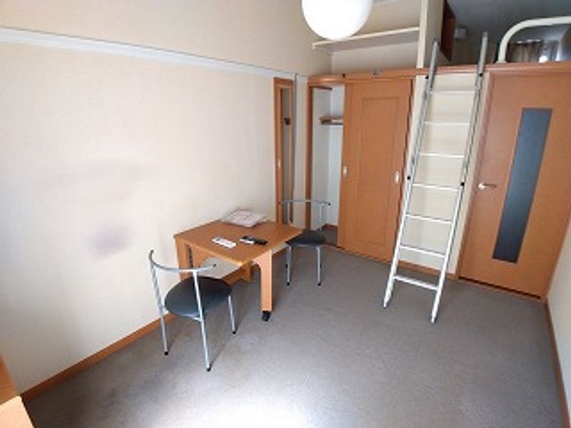 レオパレスサニーコート 居間