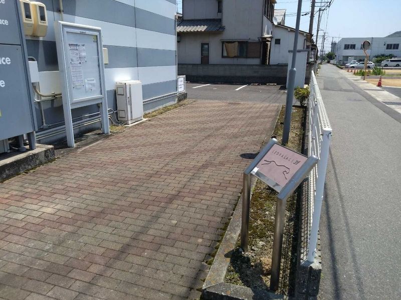 レオパレス四季 エントランス