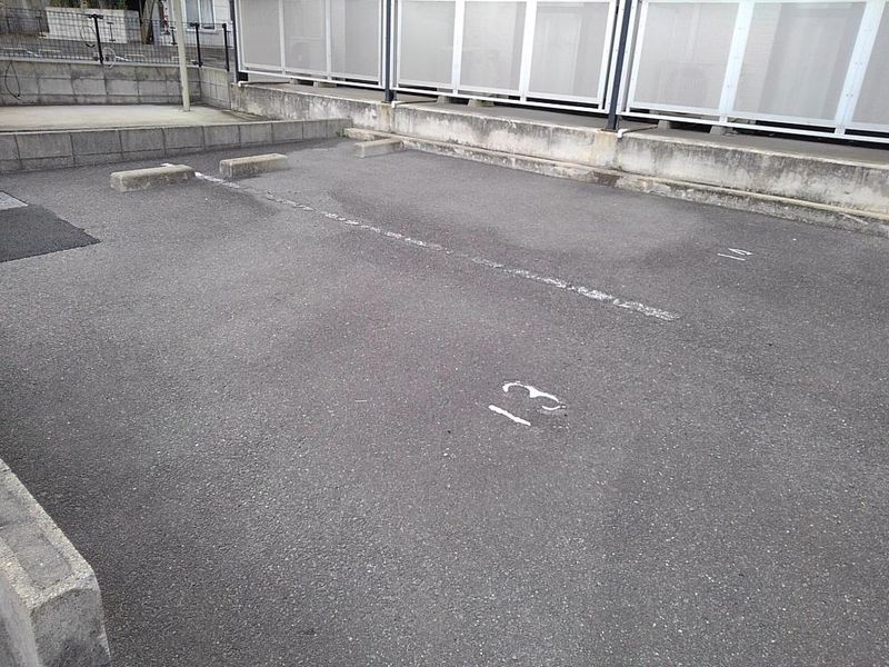 レオパレスエトワール　栗林 駐車場