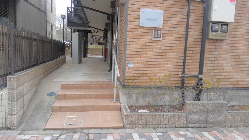 レオネクストＨＡＮＡＷＡＤＡ エントランス