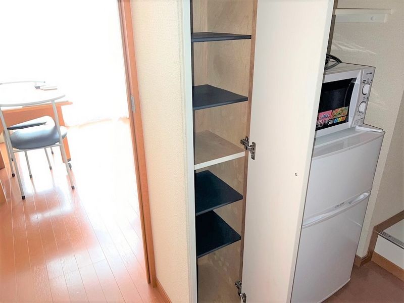 レオパレス小柳 収納