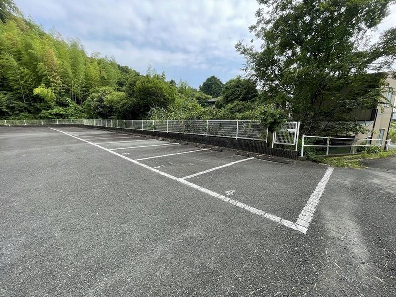 レオパレスやまぶき 駐車場