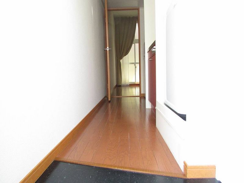 レオパレス波寄 玄関