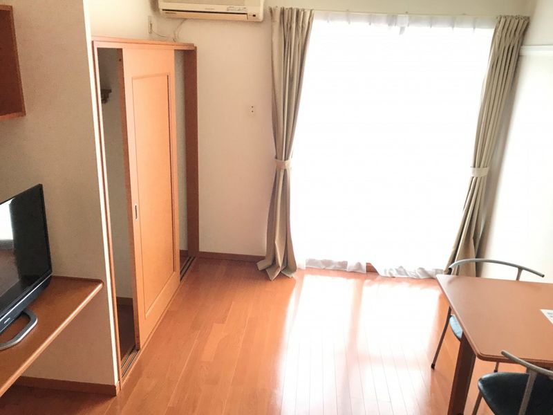 レオパレス大森 居間