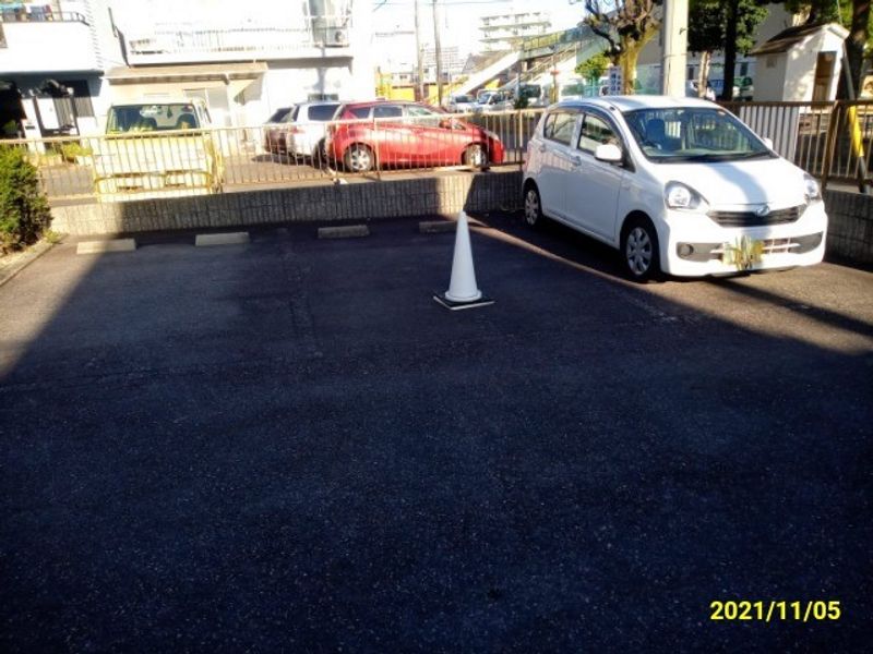 レオパレス稚児宮通 駐車場