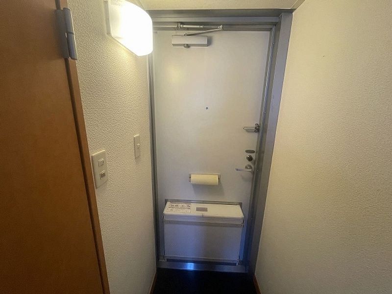 レオパレスＮＩＳＨＩＧＡＩⅡ 玄関