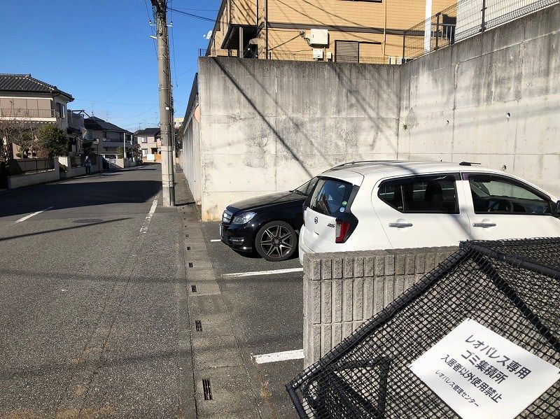 レオパレスクレスト 駐車場