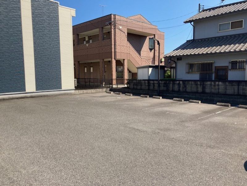 レオネクストアステラス曙 駐車場